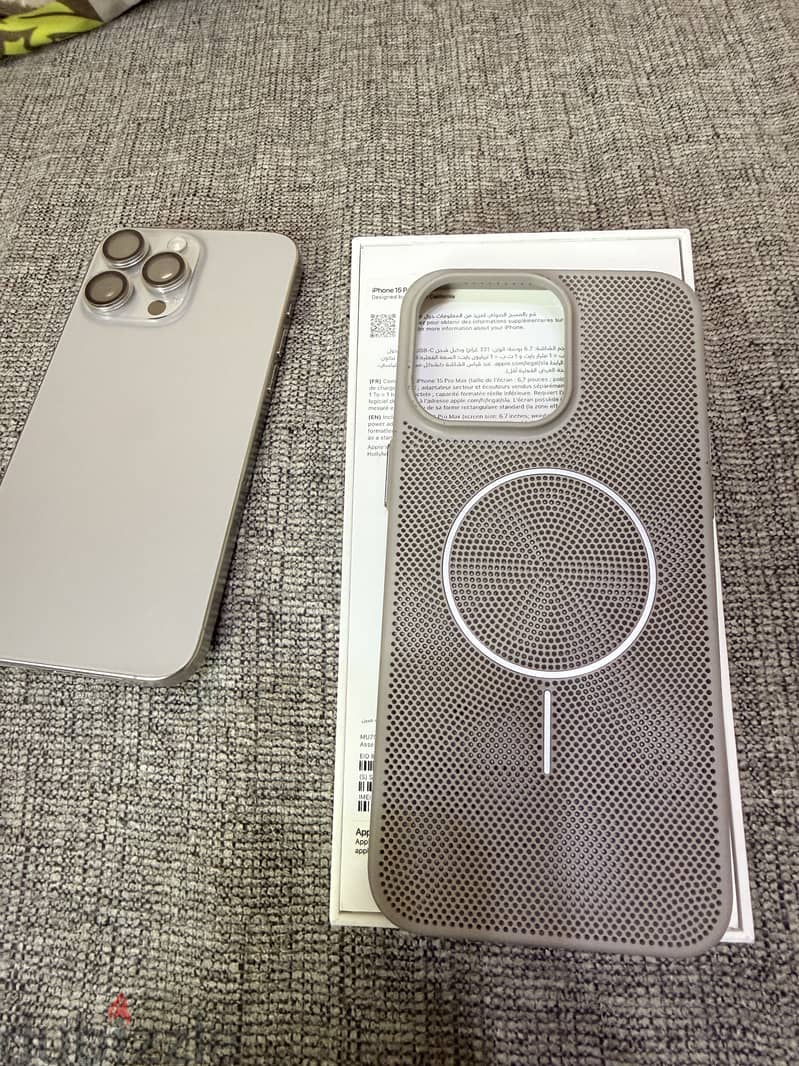 Apple - iPhone 15 Pro Max 4