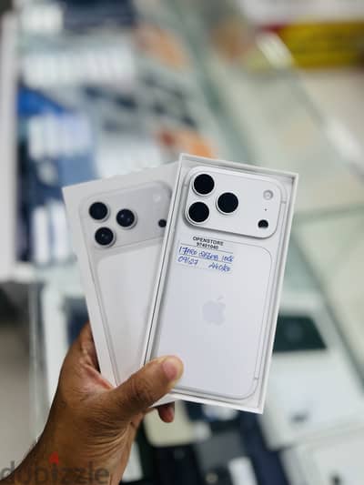 iPhone 17 Pro 256GB only 6 DAYS USED WARRANTY UNTIL SEPTEMBER 2027