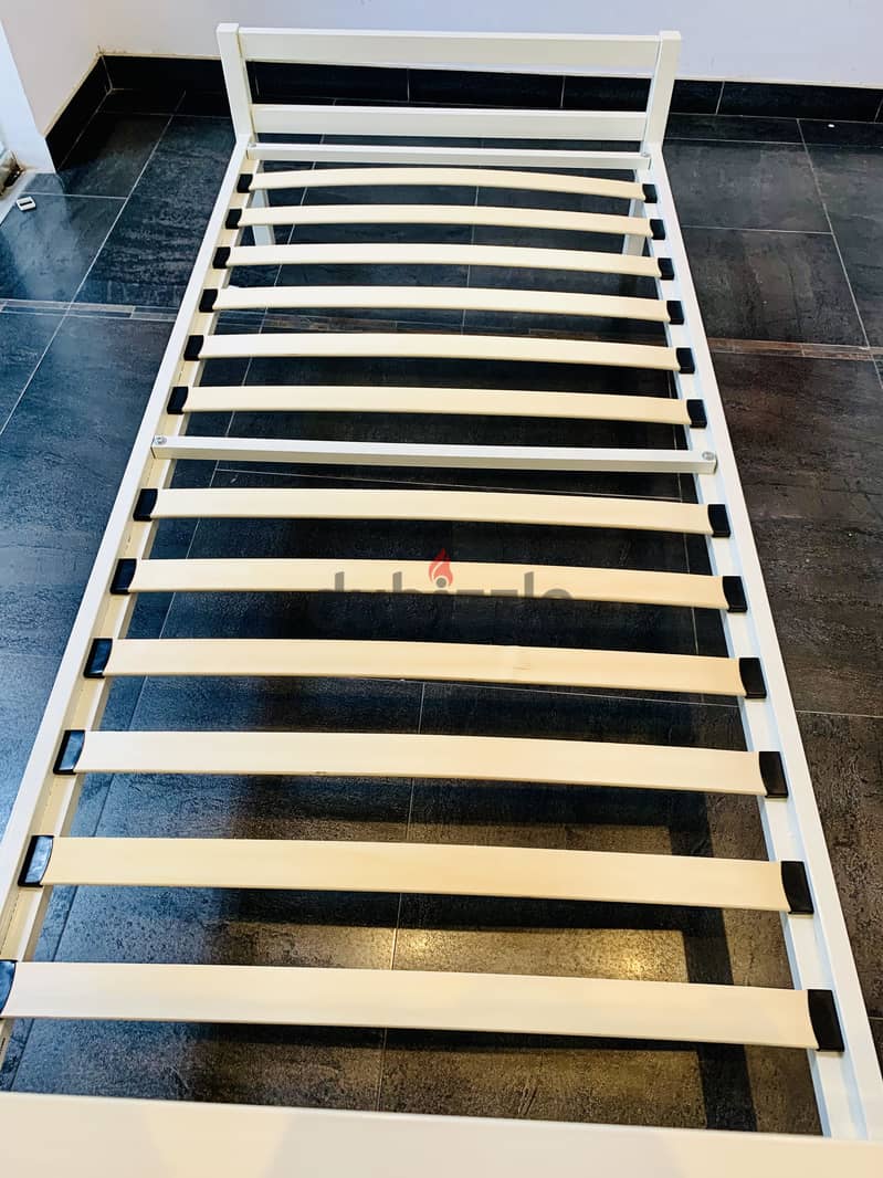 Single bed with mattress excellent condition 1