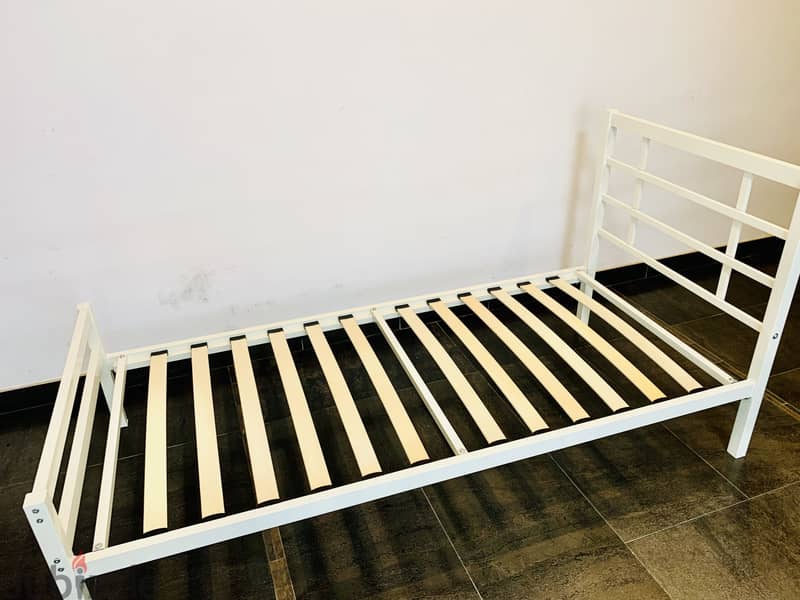 Single bed with mattress excellent condition 3
