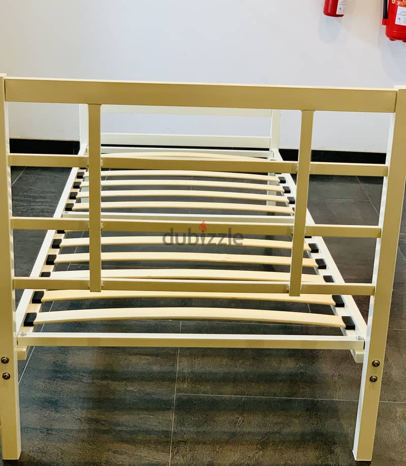 Single bed with mattress excellent condition 4