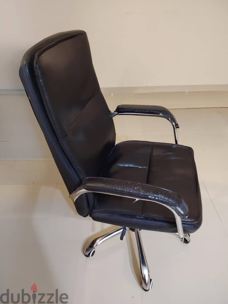 desk chair with wheels 1