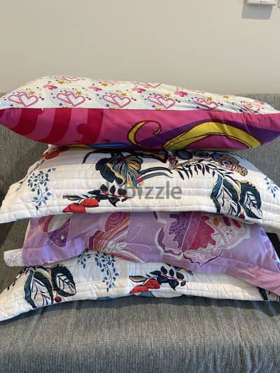 4-Piece Pillow for Sale