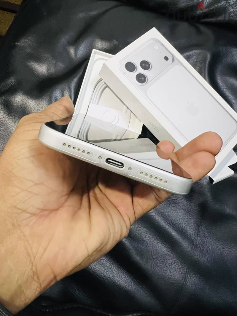 Apple - iPhone 17 Pro Max 512 GB Silver 3