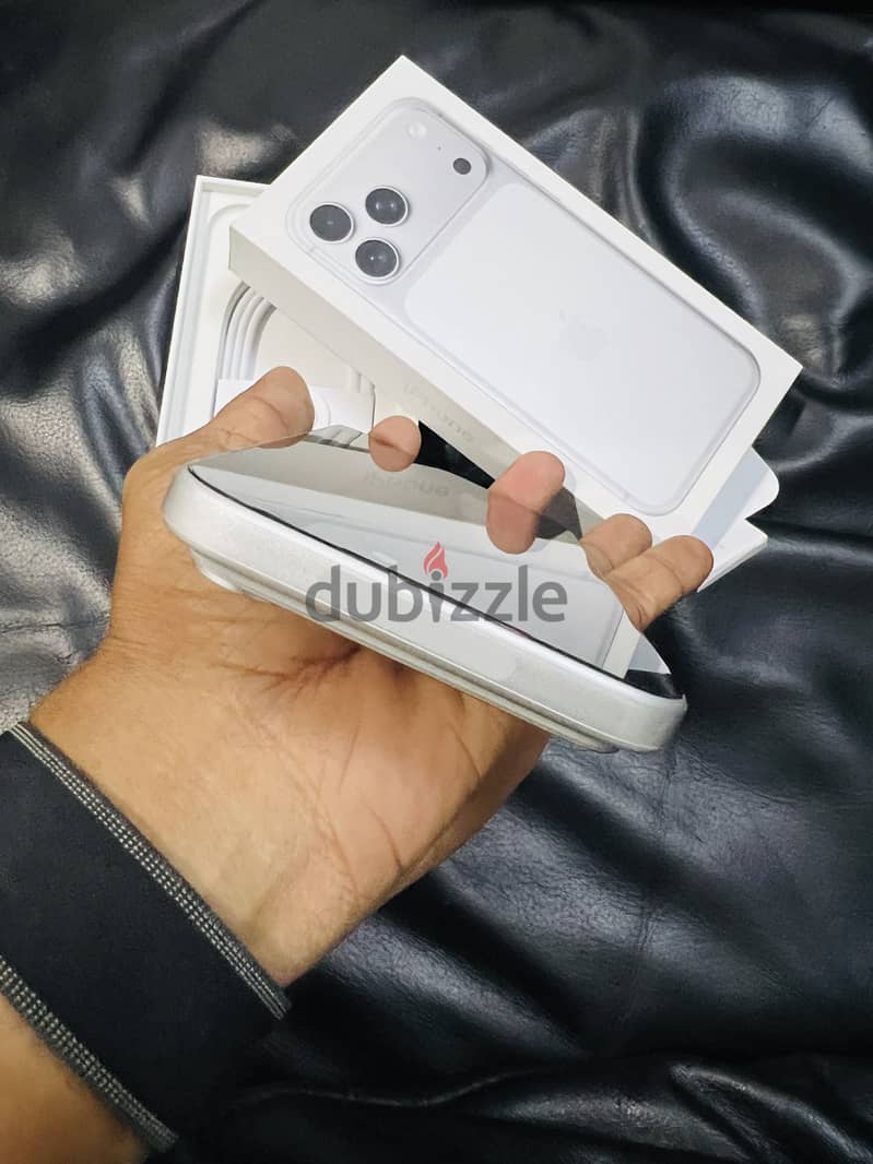 Apple - iPhone 17 Pro Max 512 GB Silver 4