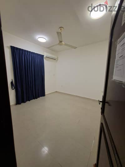 Room for rent in alkwiar 33 غرفه للايجار فى الخوير ٣٣