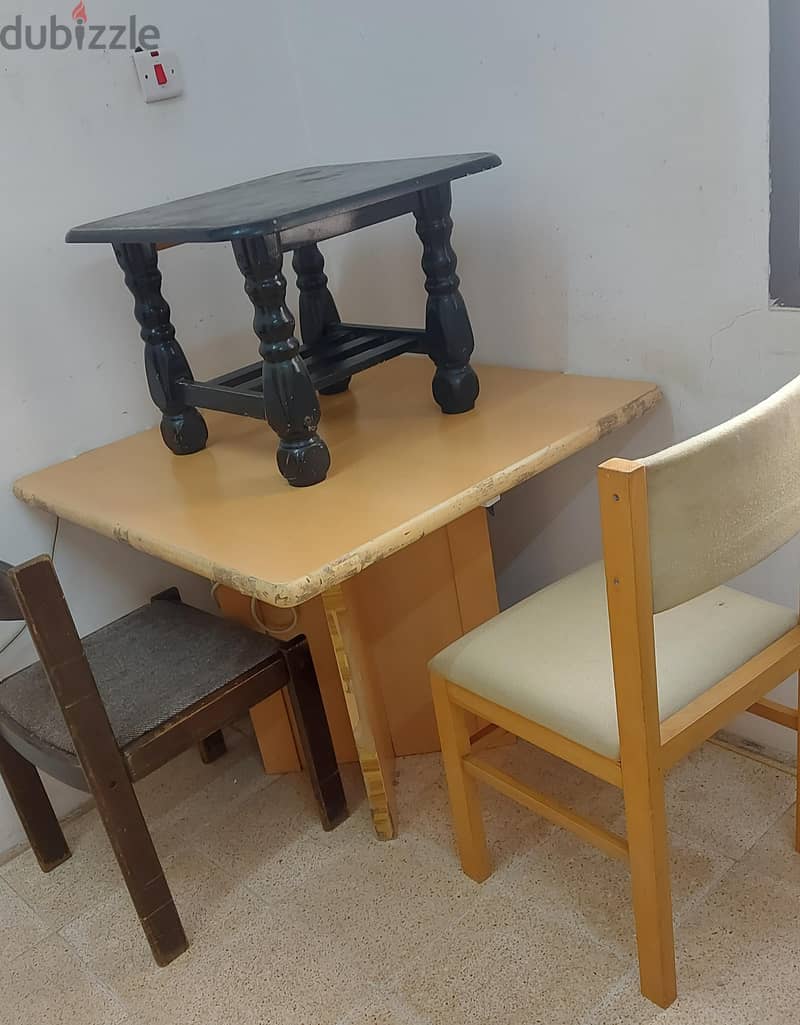 1 wooden table, 2 wooden chairs & a teapoy 2