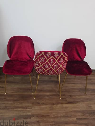 Dining table with antique boutiq chair for immidaite sale