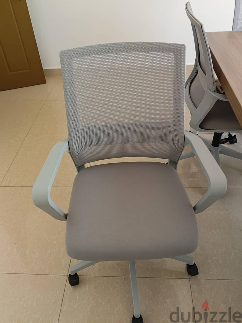 Title: Modern Conference Table with 6 Office Chairs for Sale – OMR 245 4