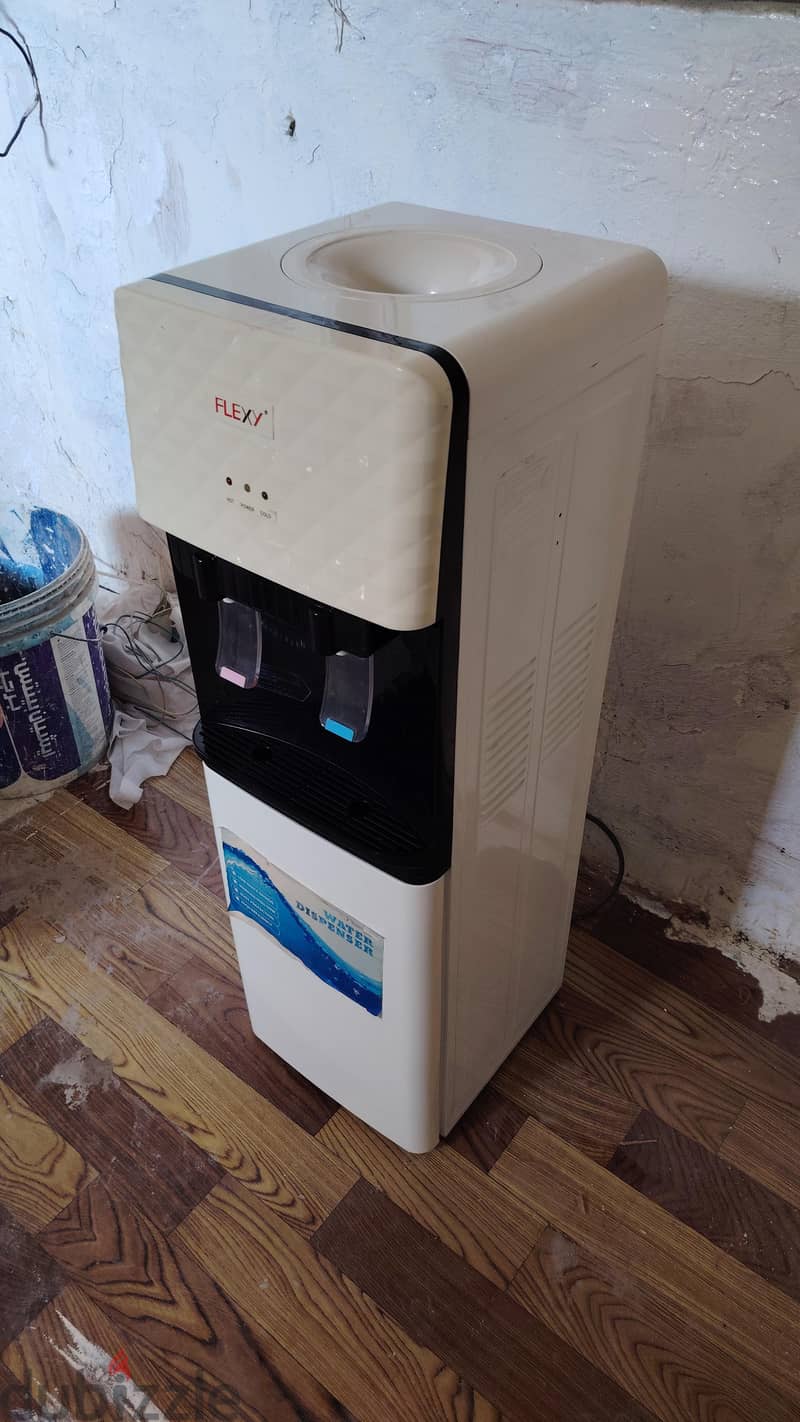WATER DISPENSER 1