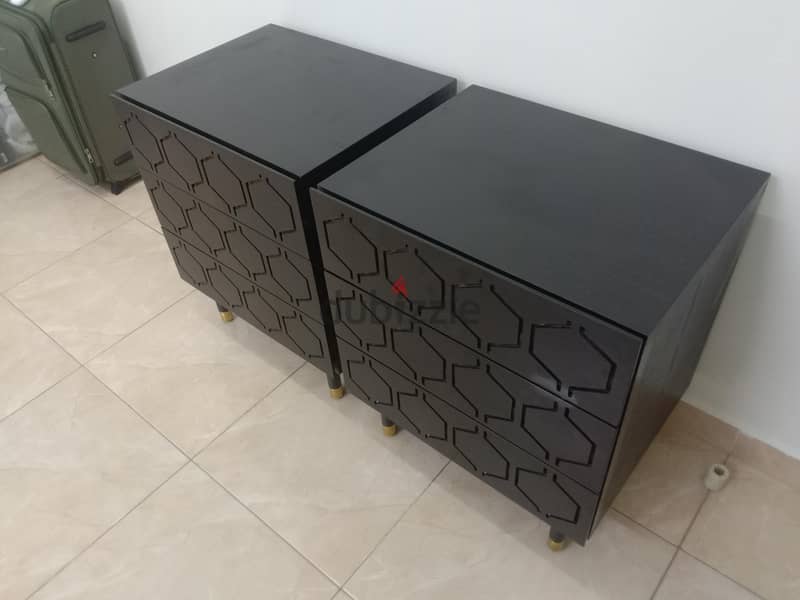 Side table 3drawer good condition only 1month used 6