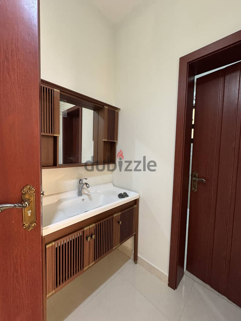  Spacious 5+1 Bedroom Villa for Rent in Al Khoud 4 7