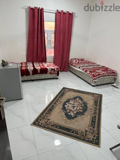 one room whit private bathroom