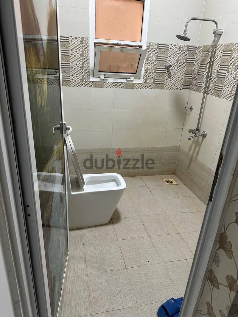 one room whit private bathroom 3