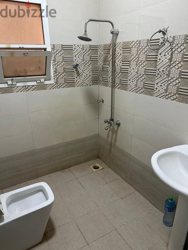one room whit private bathroom 4