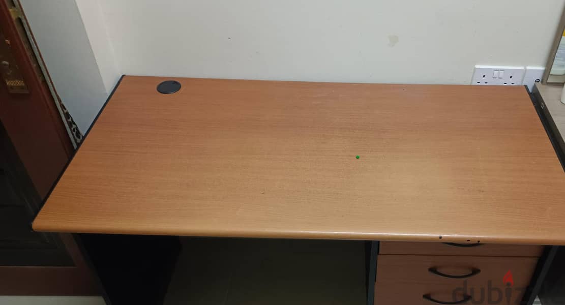 Office Table In Good Condition 1
