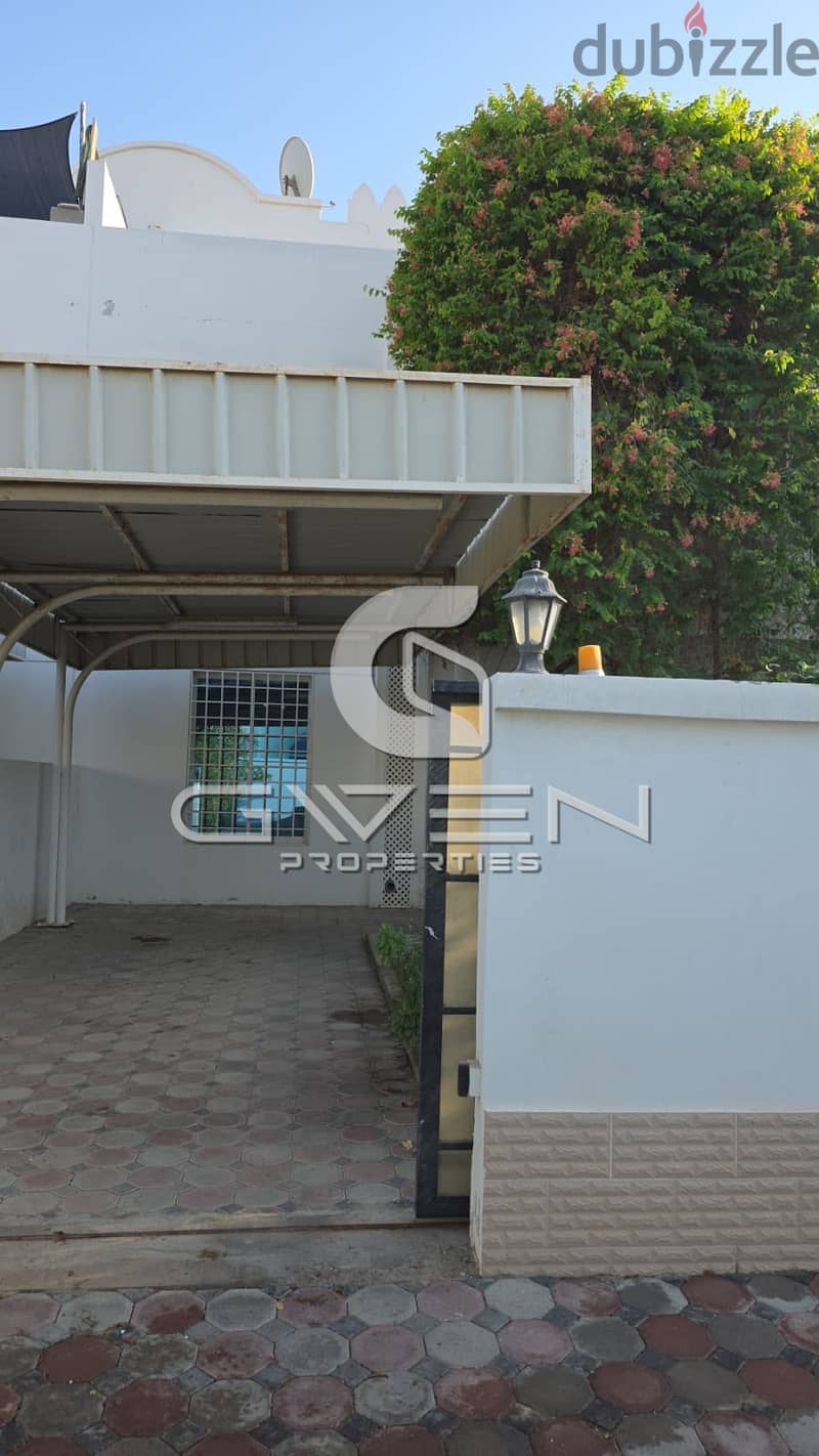 UXURIOUS 5-BEDROOM VILLA FOR RENT 6