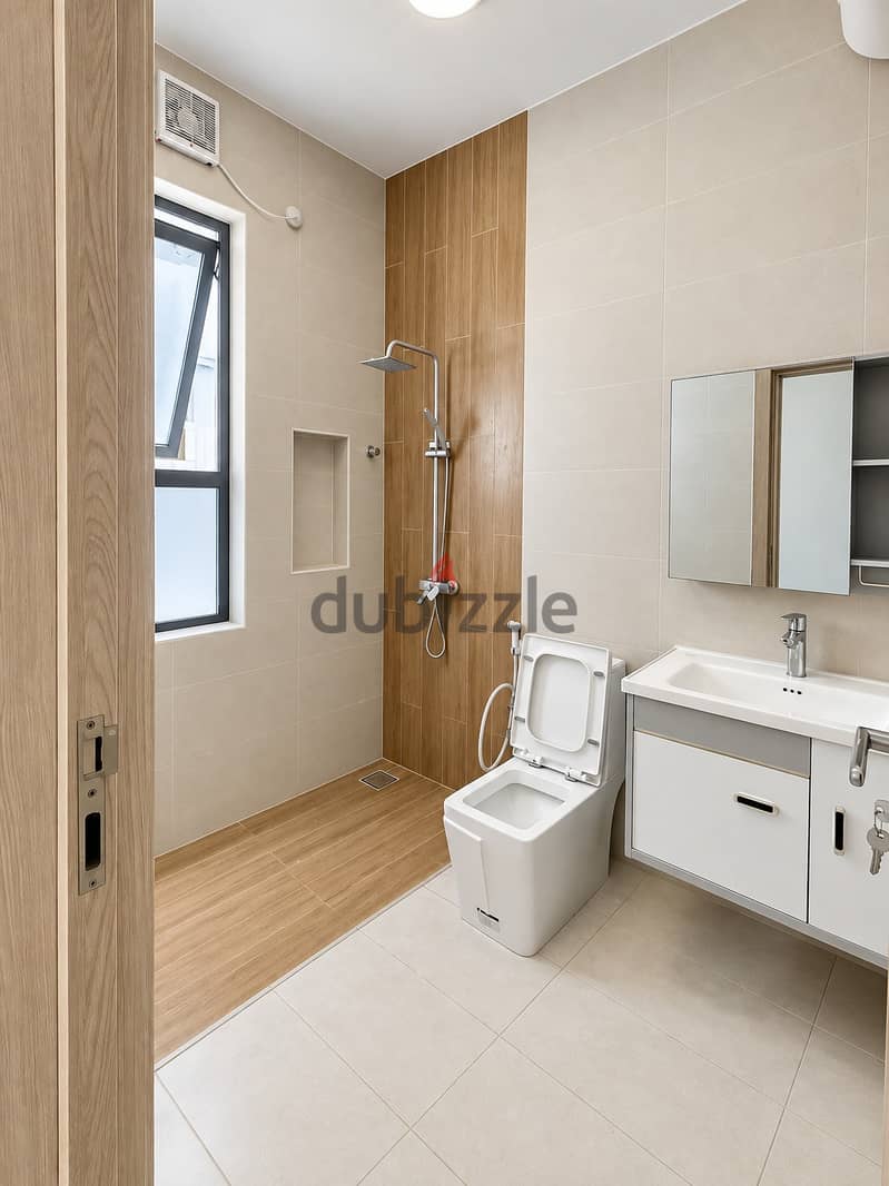 Luxurious Villa for Rent in Al Mawaleh South 2