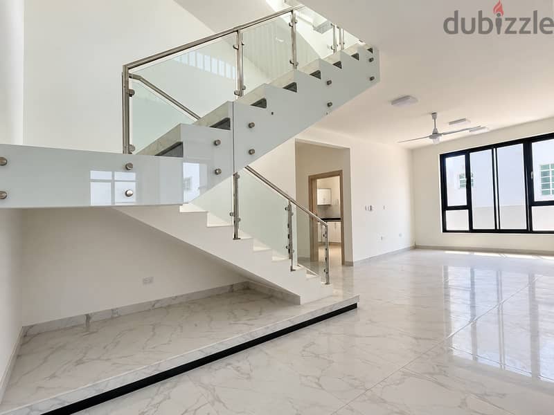 Luxurious Villa for Rent in Al Mawaleh South 5