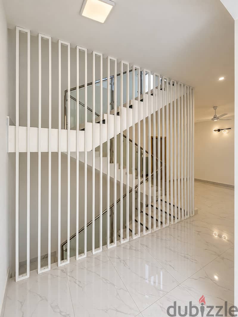 Luxurious Villa for Rent in Al Mawaleh South 6
