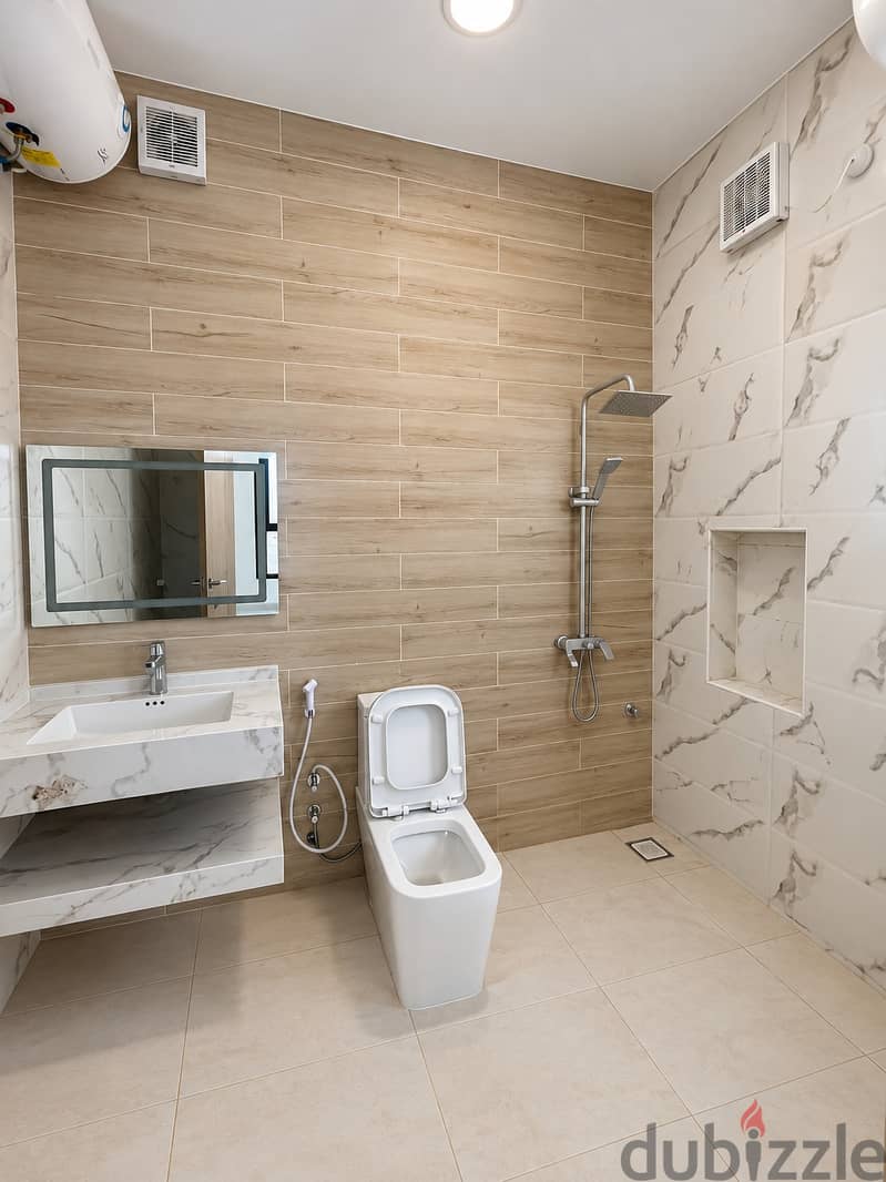 Luxurious Villa for Rent in Al Mawaleh South 7