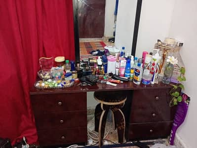 Dressing Table with Mirror & 6 Storage Drawers – 15 OMR