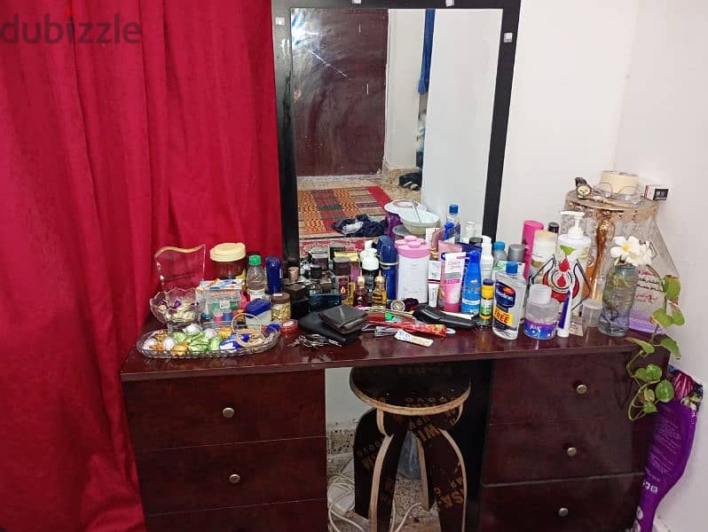 Dressing Table with Mirror & 6 Storage Drawers – 15 OMR 1