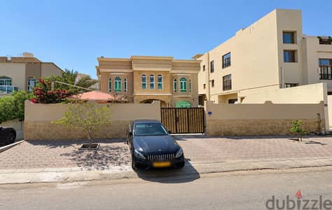 villa For Sale in Baushar Hay Al Salam SR-HD-379
