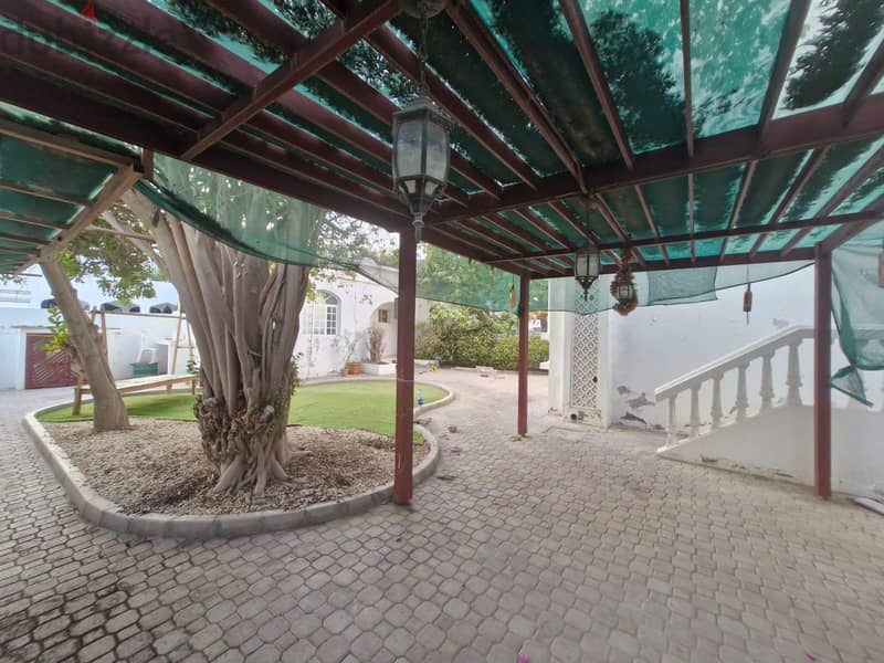 Prestigious 6-bedroom standalone 13