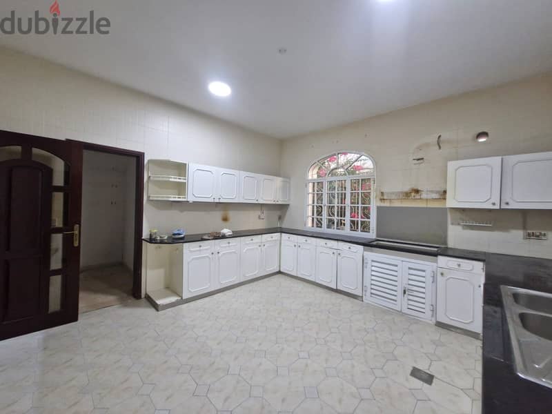 Prestigious 6-bedroom standalone 14