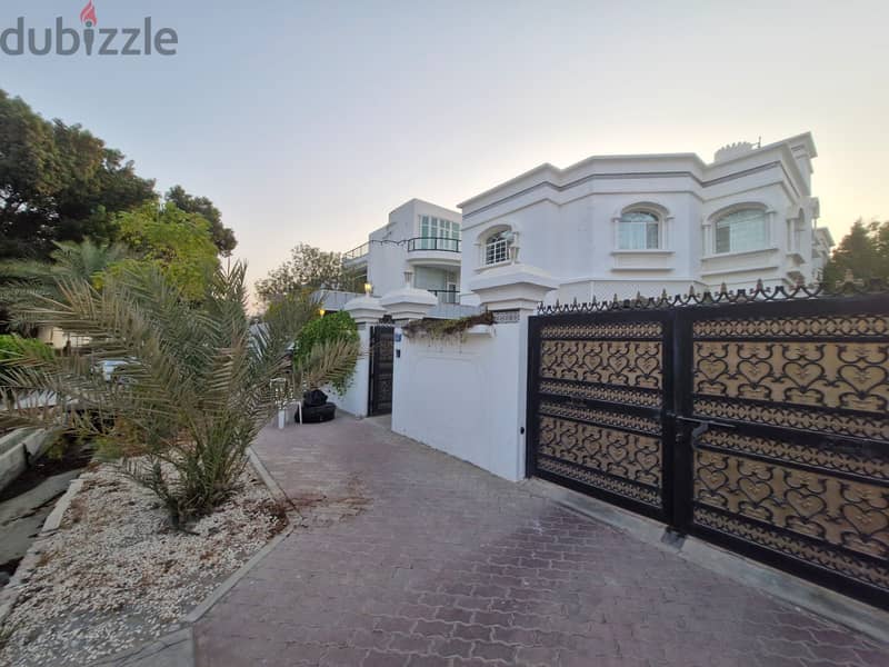 Prestigious 6-bedroom standalone 15