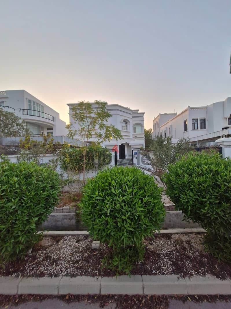 Prestigious 6-bedroom standalone 16
