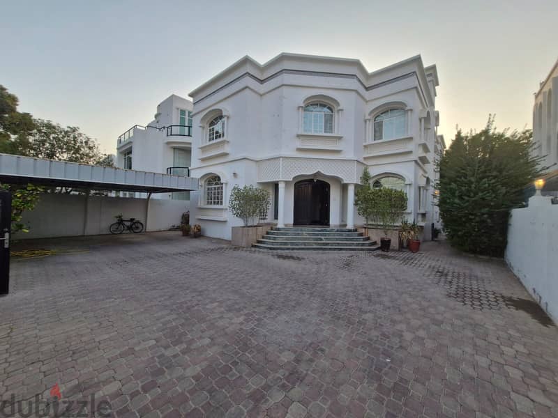 Prestigious 6-bedroom standalone 17