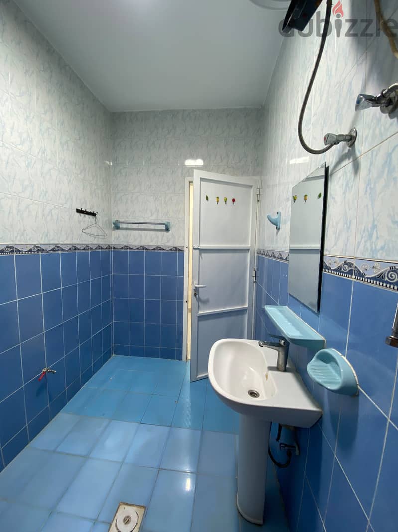 ROOM FOR RENT – AL KHUWAIR 1