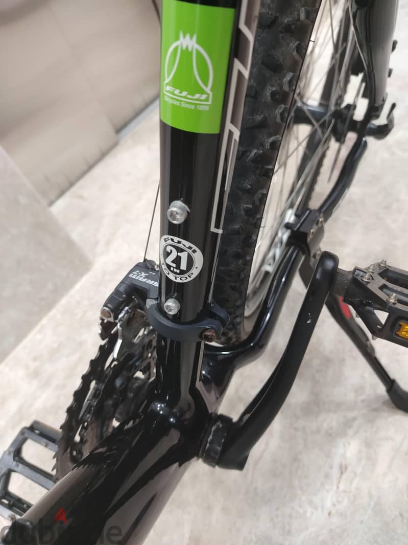 Fuji Mountain Bike(Large Fram)-Excellent condition and ready ti ride 4