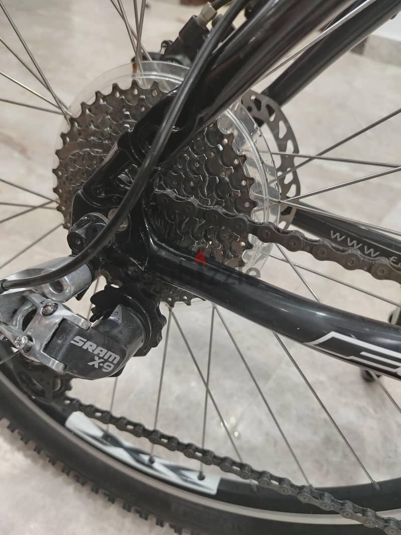 Fuji Mountain Bike(Large Fram)-Excellent condition and ready ti ride 6