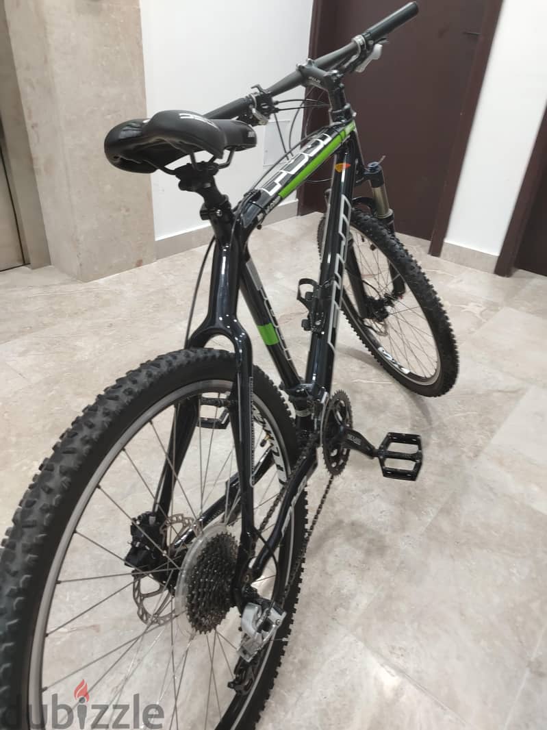 Fuji Mountain Bike(Large Fram)-Excellent condition and ready ti ride 10