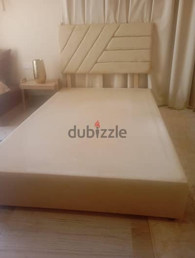 selling 2beds  at 20rials each.