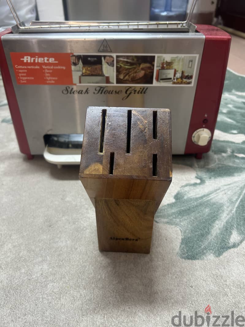 Ariete Brand Grill - knife holder free 1