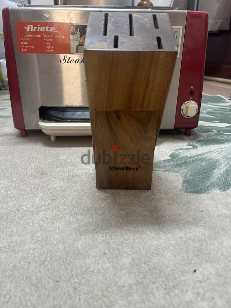 Ariete Brand Grill - knife holder free 2
