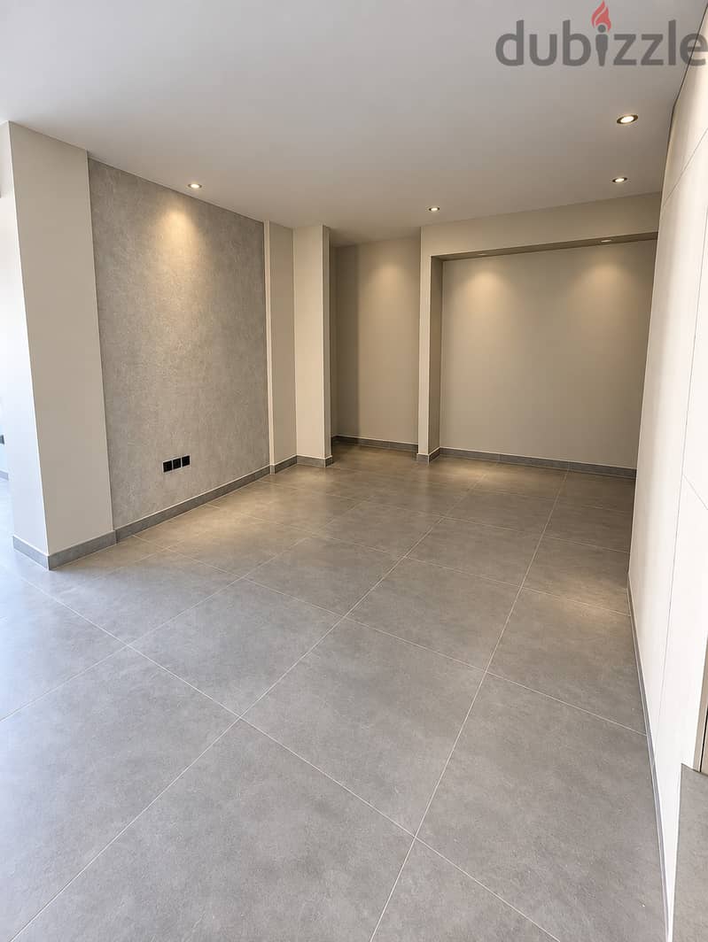 Prime Commercial Space – Ideal for Showroom or Retail 3