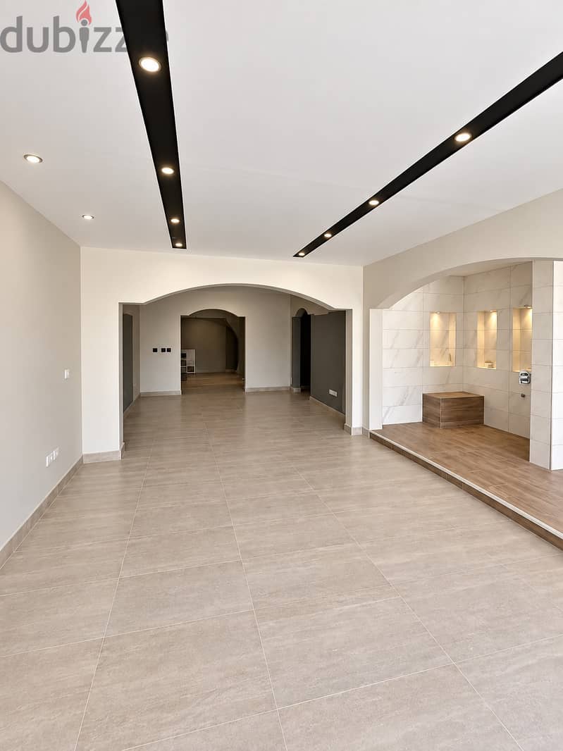 Prime Commercial Space – Ideal for Showroom or Retail 7