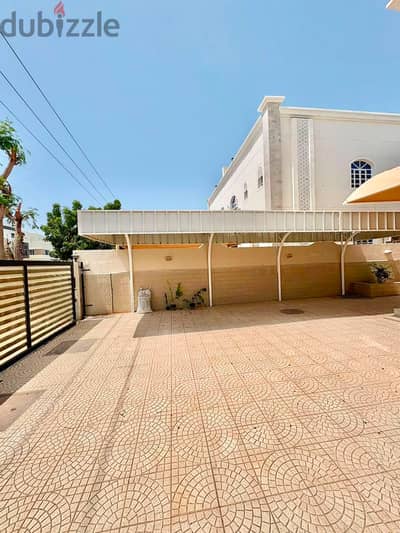 Spacious Villa for Rent – Al Mawaleh North