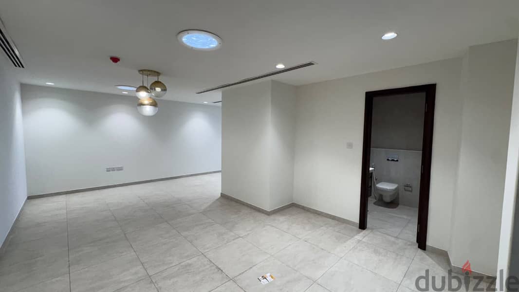 1 BR Cozy Apartment in Muscat Hills with Shared Amenities 4