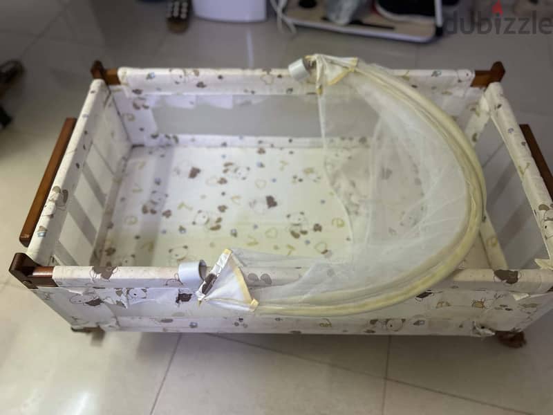 baby bed good condition 4