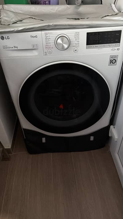 غسالة LG - 9Kg شبه جديدة للبيع المستعجل بداعي السفر