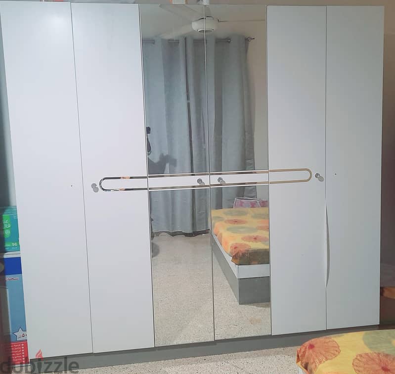 King-Size Bedroom Set – Excellent Condition 1