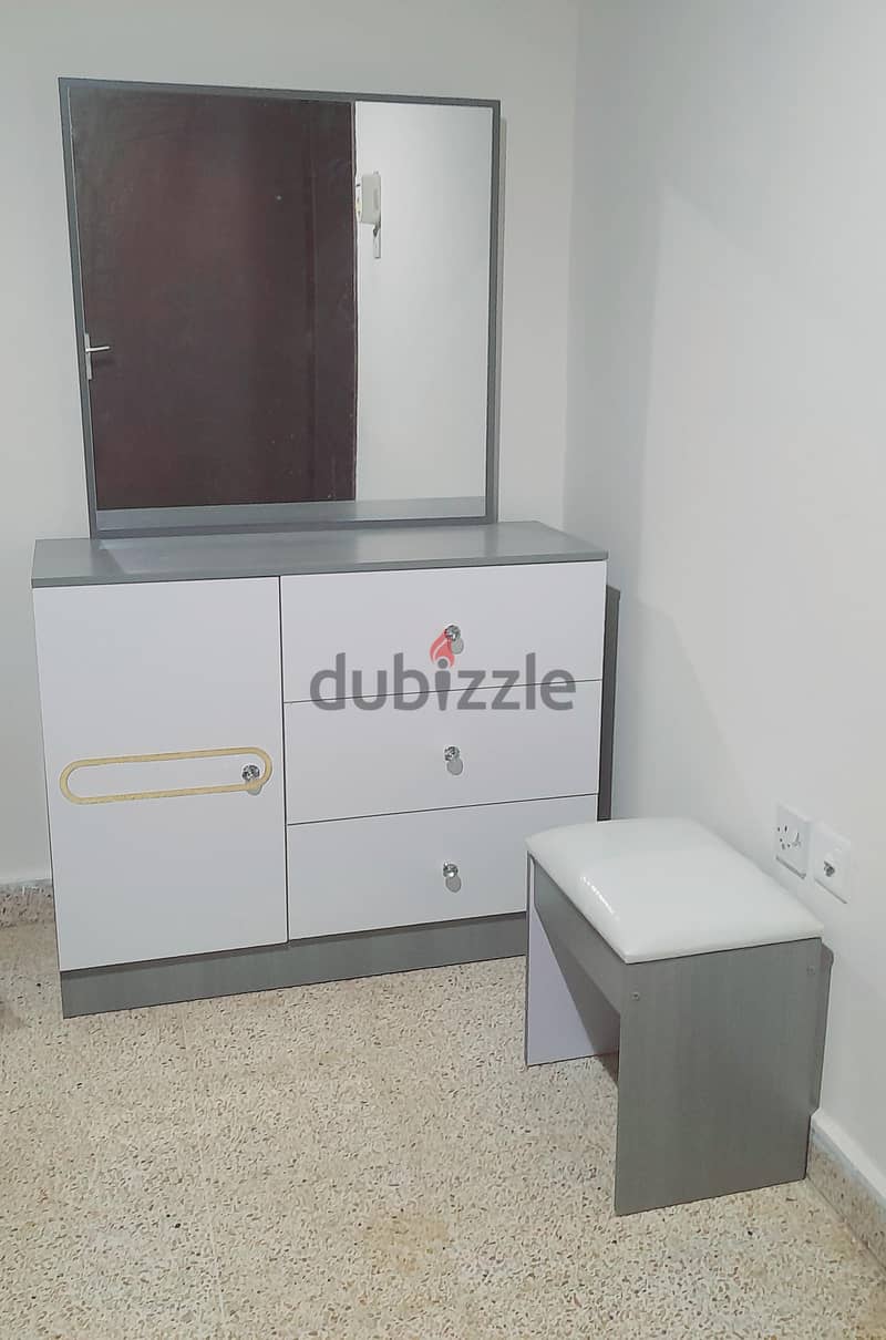 King-Size Bedroom Set – Excellent Condition 2