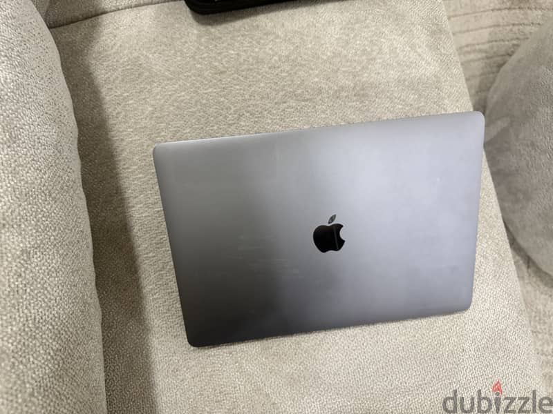 Apple MacBook Pro 13-inch (2017) 3