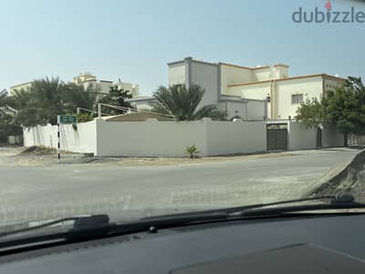 منزل للبيع المعبيله السابعة الارض ٧٣٥ متر مربع سوبر كورنر